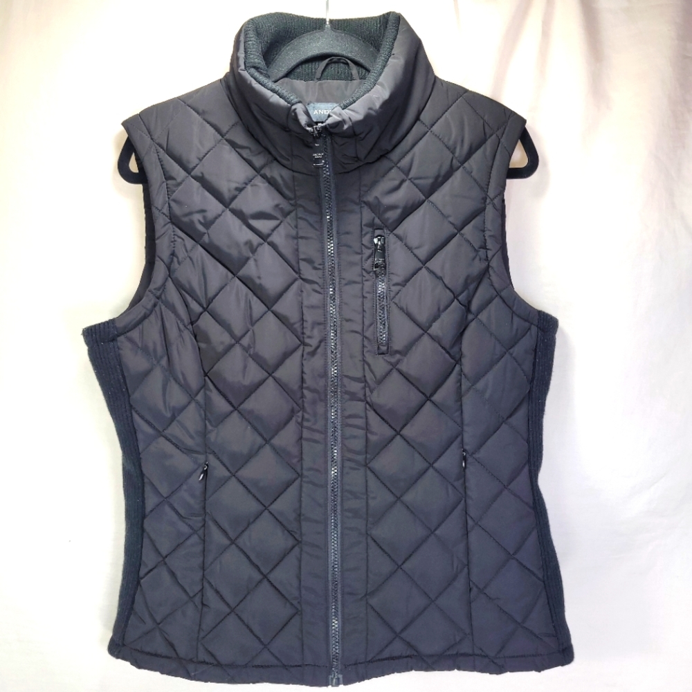 Andrew Marc Woman's Size Large Quilted Vest Stretch Sides Full Braned Zip Front